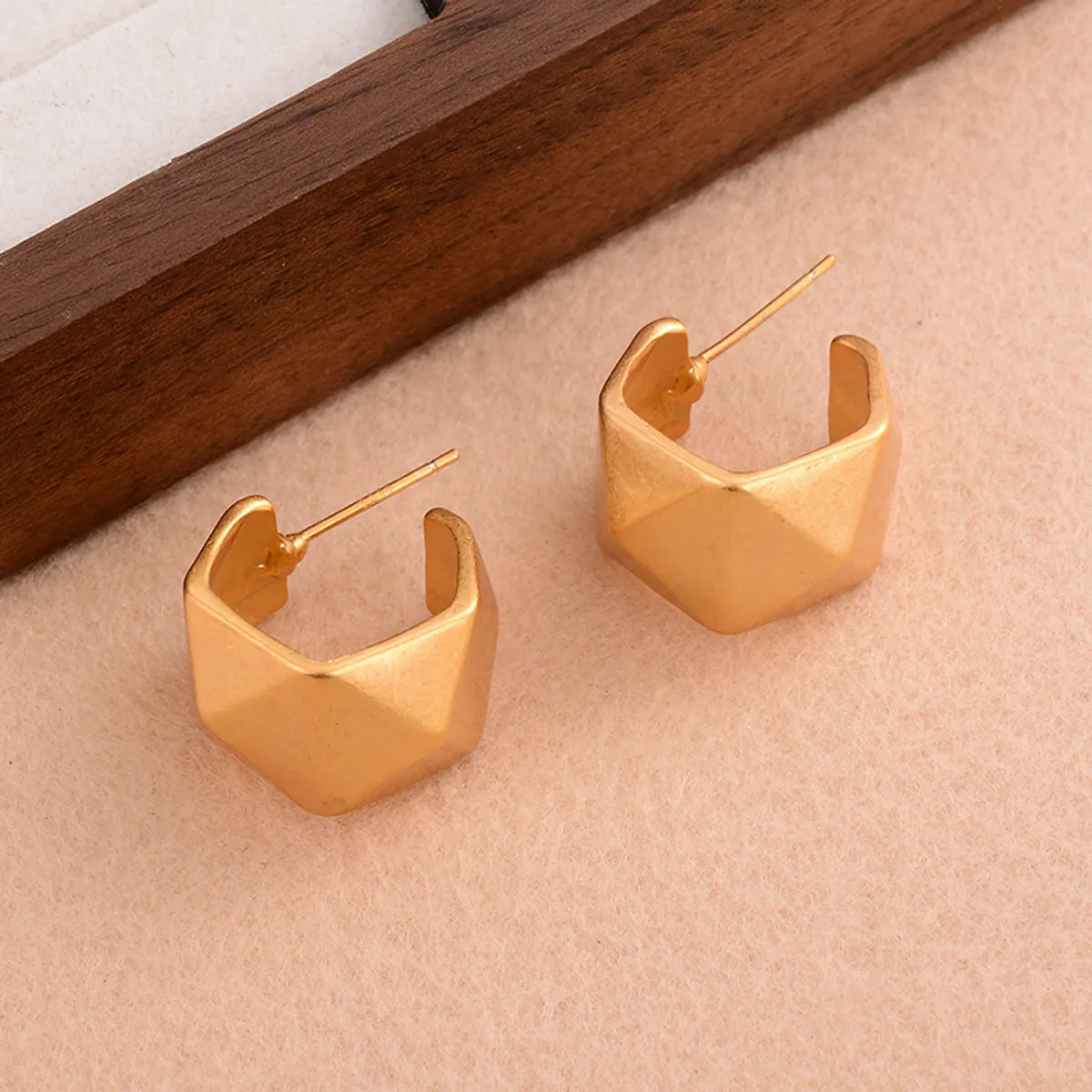 Stylish Dangle Earrings-1 Pair Vintage Style C- Shaped Solid Color Plating Copper 18k Gold Plated Ear Studs