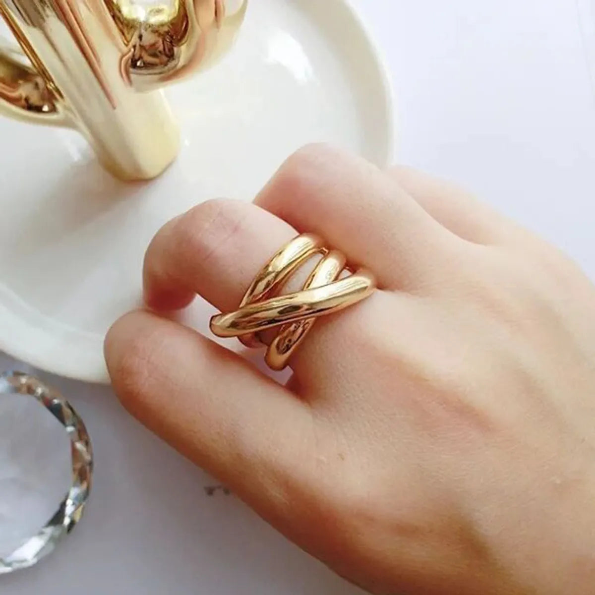 Gold Ring with Amethyst-Glossy Simple Winding Ring Personalitycool Style Exquisite Copper Ring