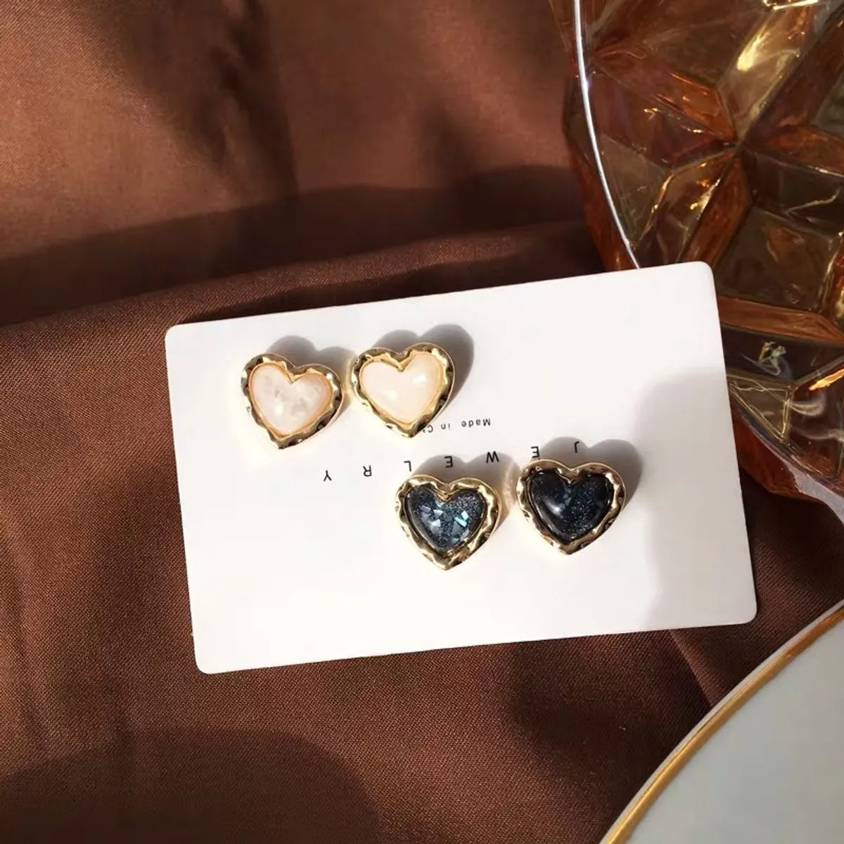 Elegant Earrings for Special Occasions-1 Pair Retro Heart Shape Alloy Plating Resin Women's Ear Studs