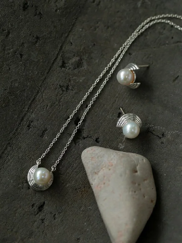 Simple Spiral Pearl Pendant Chain Necklace