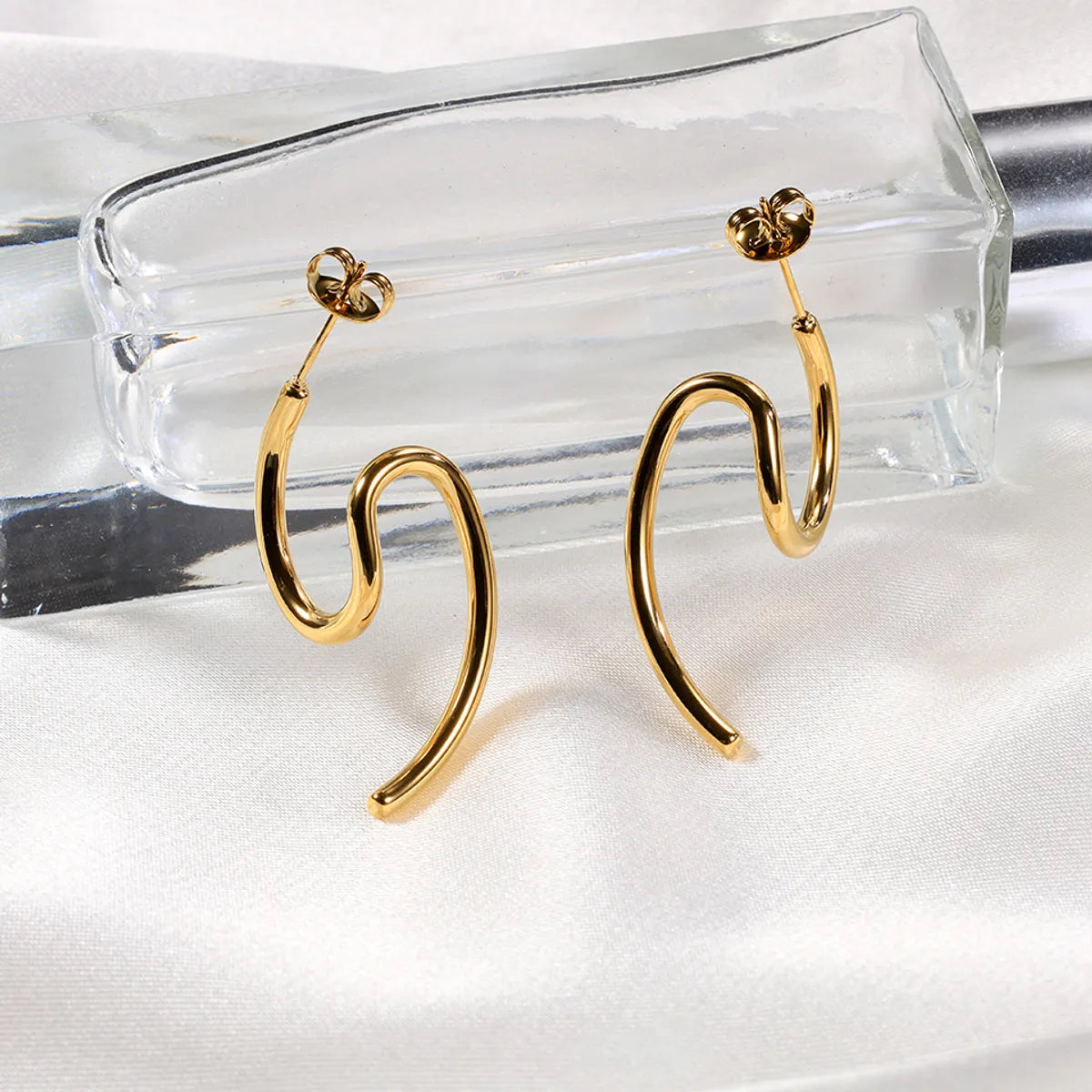 Luxurious Pearl Earrings-1 Pair Classical Simple Style S Shape Plating Three-dimensional Stainless Steel 18k Gold Plated Ear Studs