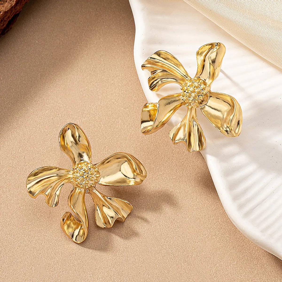 Dainty Earrings for Women-1 Pair Simple Style Commute Flower Plating Alloy Ferroalloy 14k Gold Plated Ear Studs