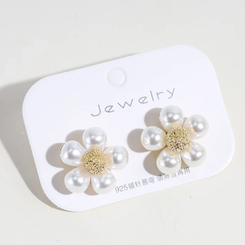 Pearl flower earrings